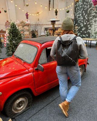 V hlavní roli náš městský batůžek 😍 Děkujeme janicka_run, která je focená ve skvělém @sunsetcinema.prague 👏😊 Photo by...